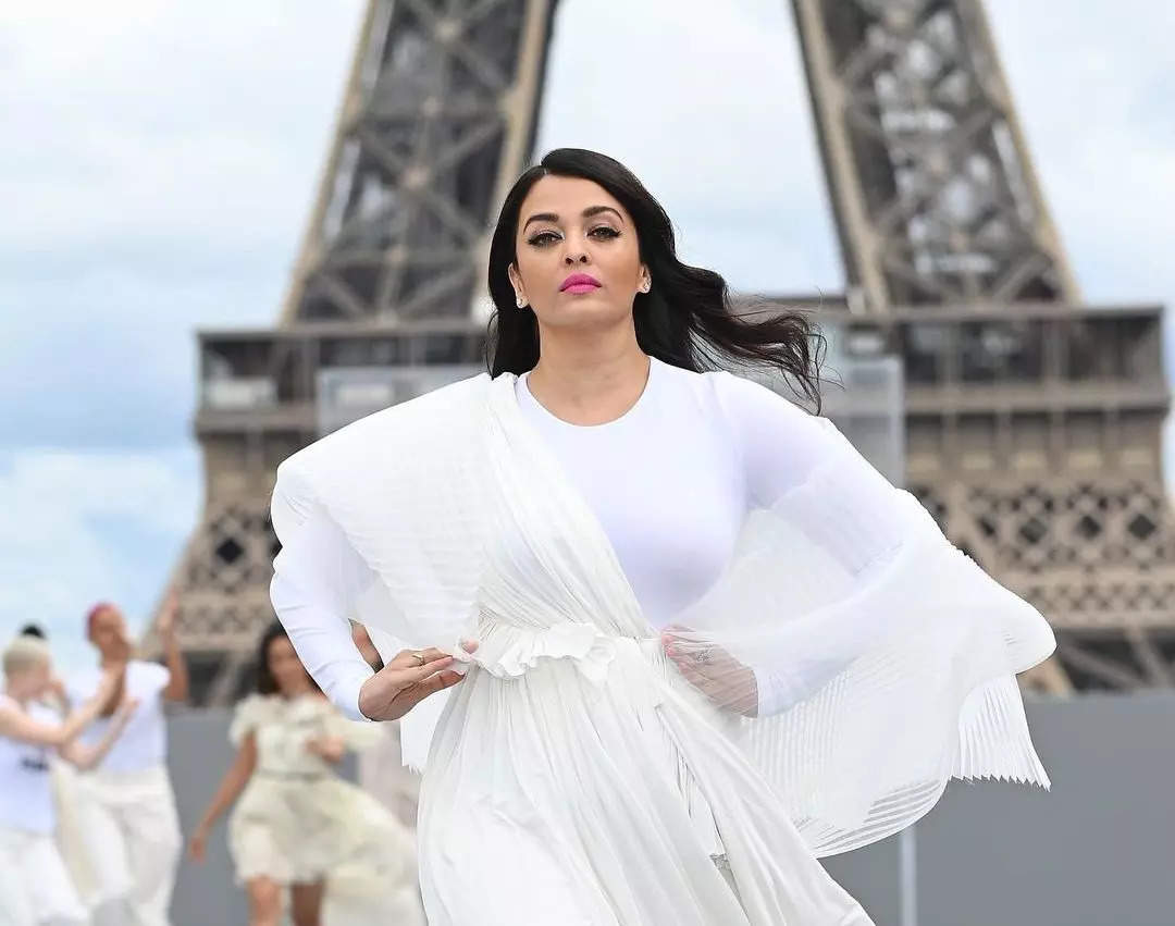 Aishwarya Rai takes over the runway during Paris Fashion Week!