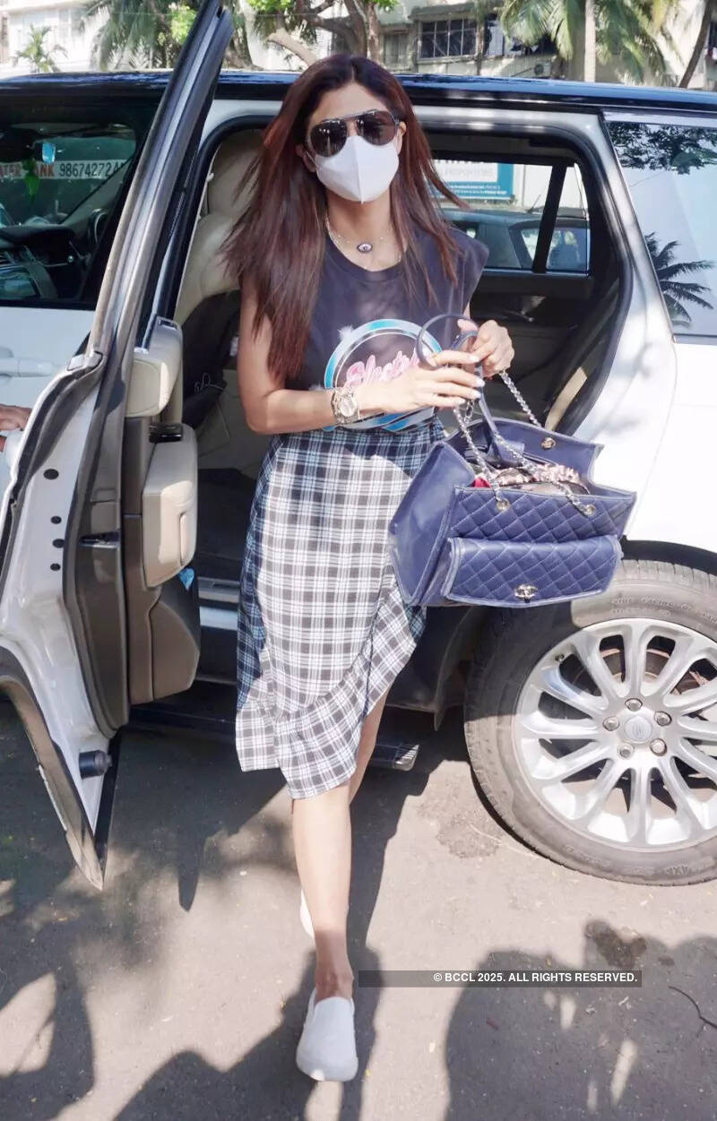 #ETimesSnapped: From Malaika Arora to Shilpa Shetty, paparazzi pictures of your favourite celebs