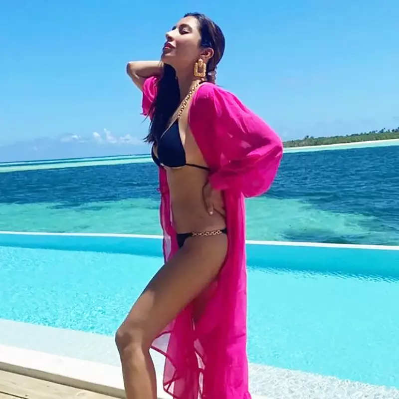 These stunning beach looks of Sophie Choudry is the inspo you need for your vacation