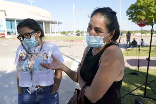 At least four injured in Texas high school shooting