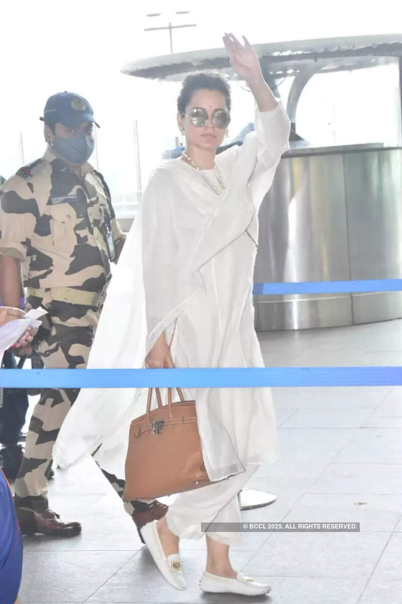 #ETimesSnapped: From Kangana Ranaut to Shahid Kapoor, paparazzi pictures of your favourite celebs