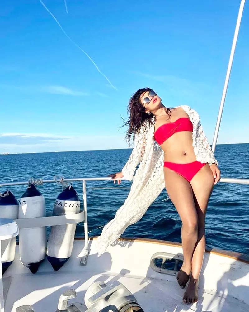 These stylish pictures of Priyanka Chopra in swimsuits will make you go wow!