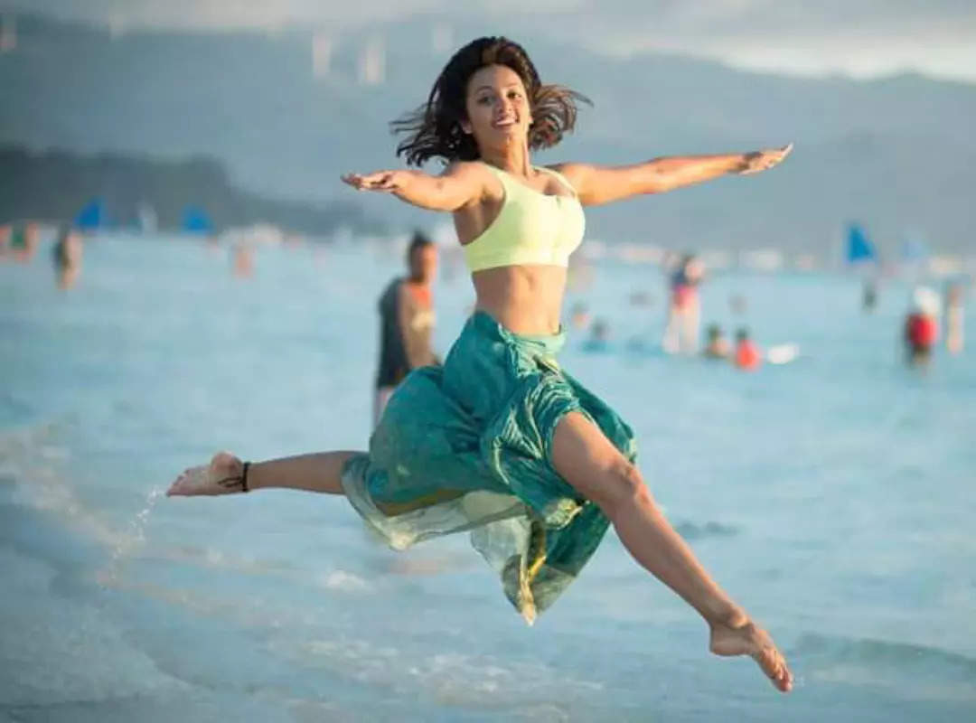 Telugu diva Tejaswi Madivada is creating new waves on social media with her vacation pictures