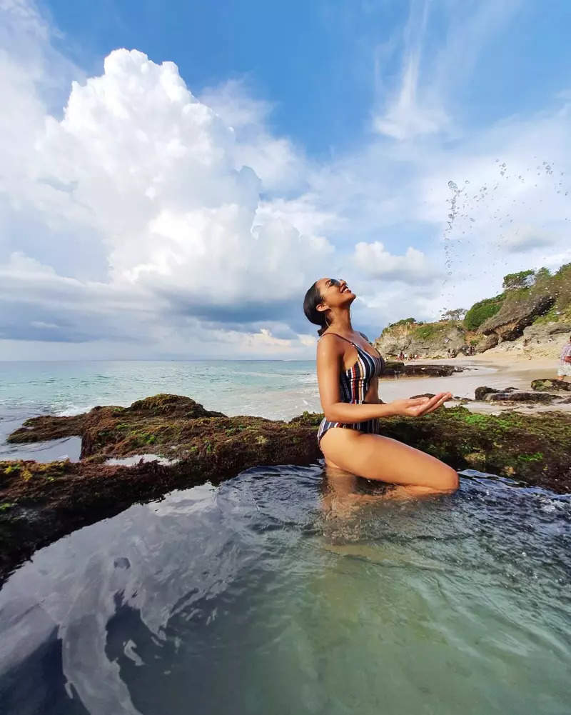 Telugu diva Tejaswi Madivada is creating new waves on social media with her vacation pictures