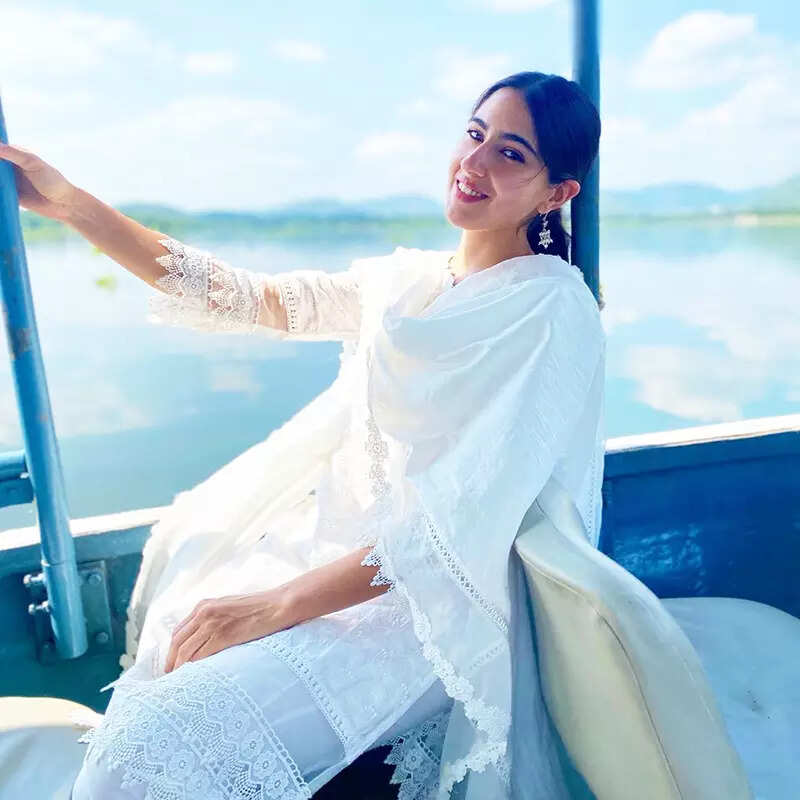 These stunning pictures from Sara Ali Khan&rsquo;s vacation in &lsquo;City of Lakes&rsquo; are serving major wanderlust vibes!