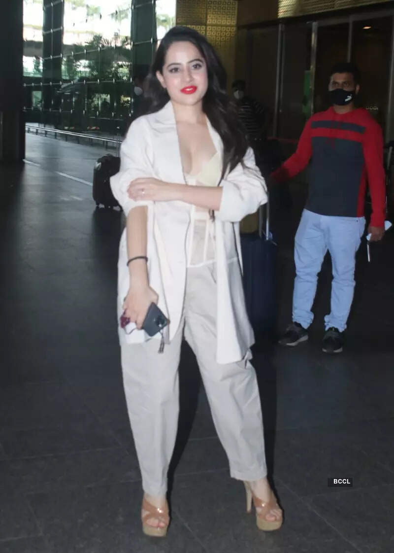 #ETimesSnapped: From Malaika Arora to Urfi Javed, paparazzi pictures of your favourite celebs