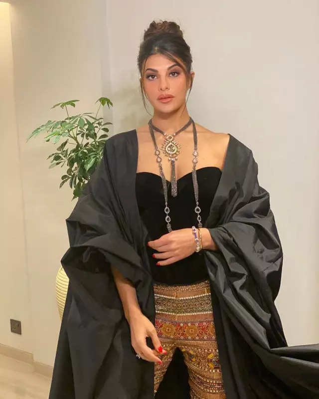 Jacqueline Fernandez flaunts her charm in a glittery co-ord set, pictures will make you go whoa!