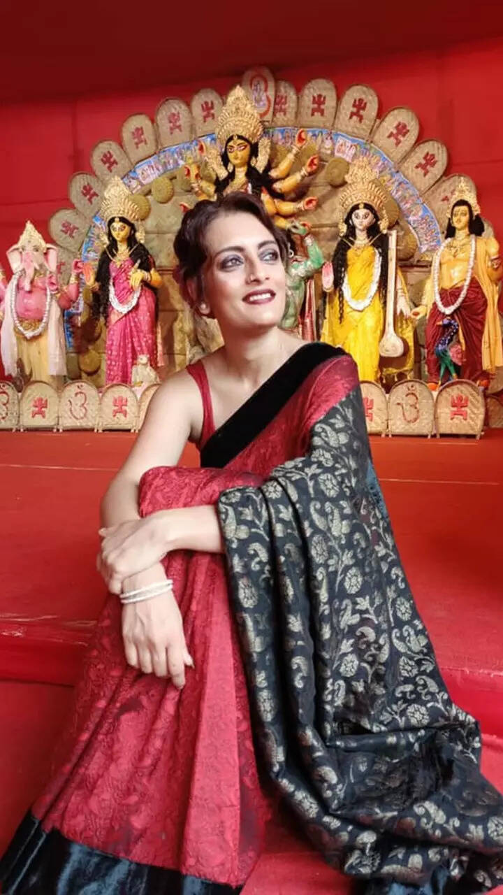 Bengali actress, Tollywood actress, ushasee chakraborty, ushasi ray Ushasie Chakraborty's ethnic looks will set your festive mood | Times of India