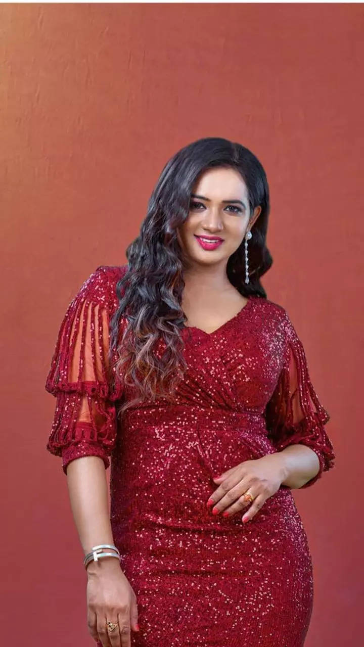 ​Saranya Anand woos fans with her off-screen charm