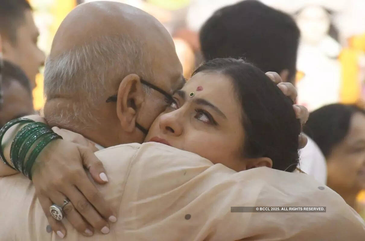 #ETimesSnapped: From Kajol to Kareena Kapoor, paparazzi pictures of your favourite celebs