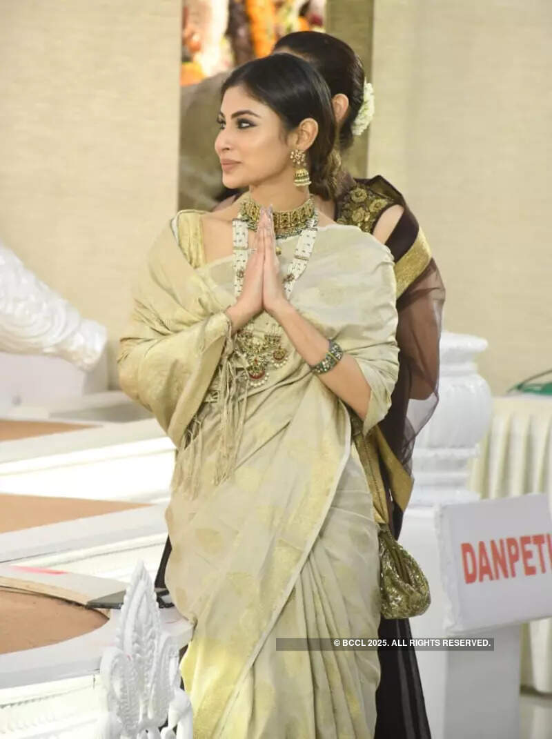 #ETimesSnapped: From Mouni Roy to Nora Fatehi, paparazzi pictures of your favourite celebs