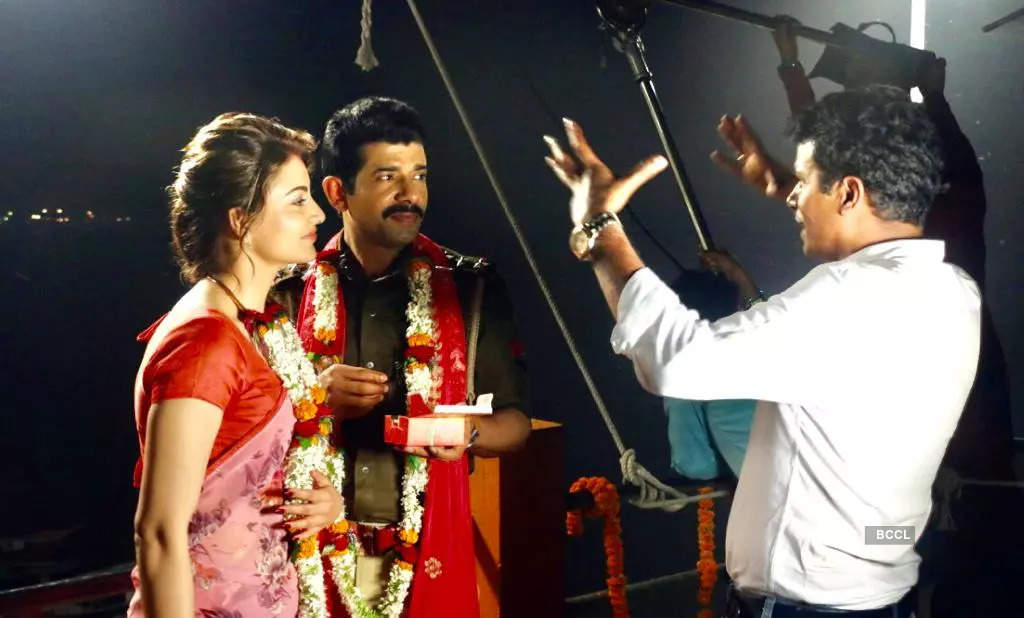 Behind the scenes pictures from Susi Ganeshan’s upcoming Bollywood movie “DIL HAI GRAY“