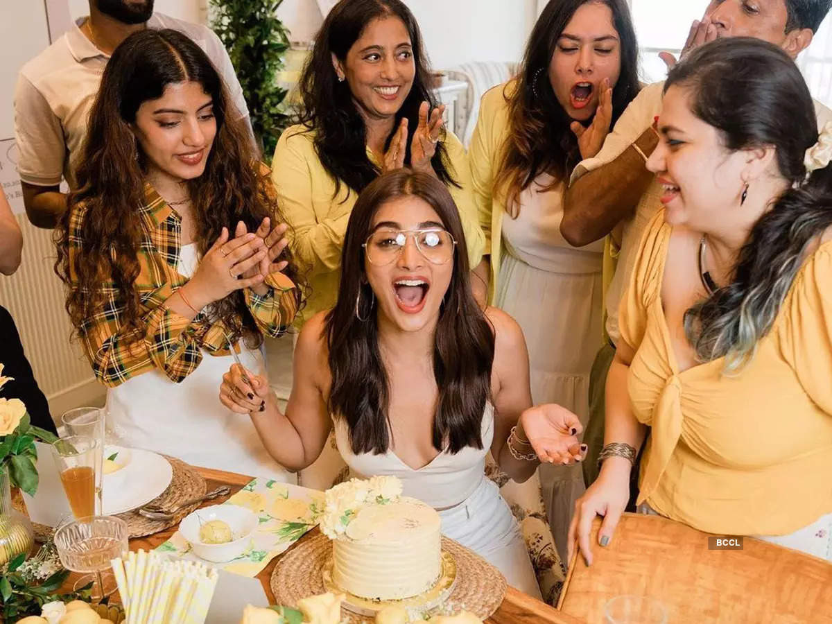 Candid pictures from Pooja Hegde's birthday brunch go viral