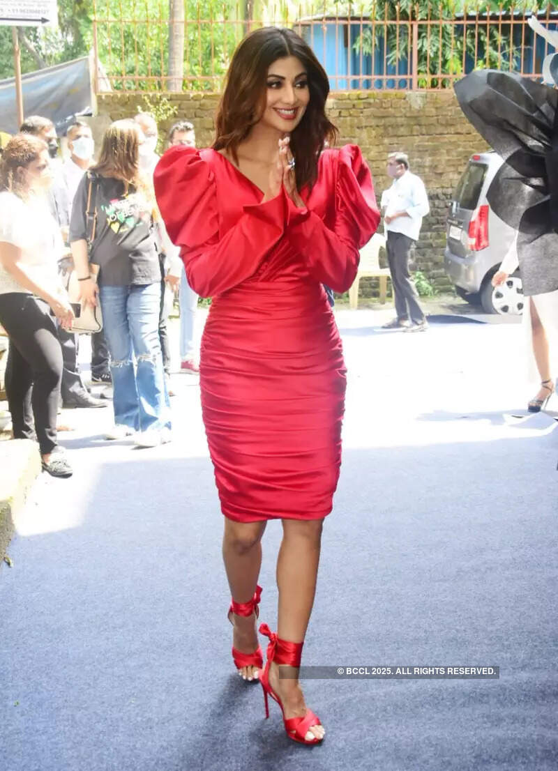 #ETimesSnapped: From Shilpa Shetty to Katrina Kaif, paparazzi pictures of your favourite celebs