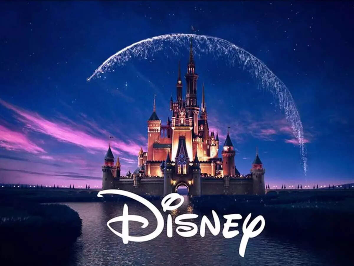 New disney logo. Замок Уолт Дисней Пикчерз. Замок Уолт Дисней пикчеус. Дисней заставка. Заставка Дисней замок.