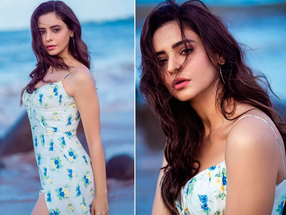 <BR> sets the temperature soaring with these pictures!