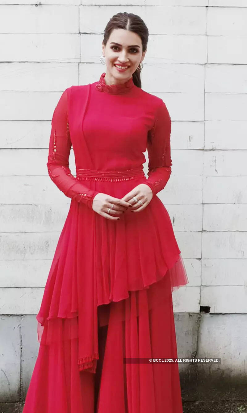 #ETimesSnapped: From Malaika Arora to Kriti Sanon, paparazzi pictures of your favourite celebs