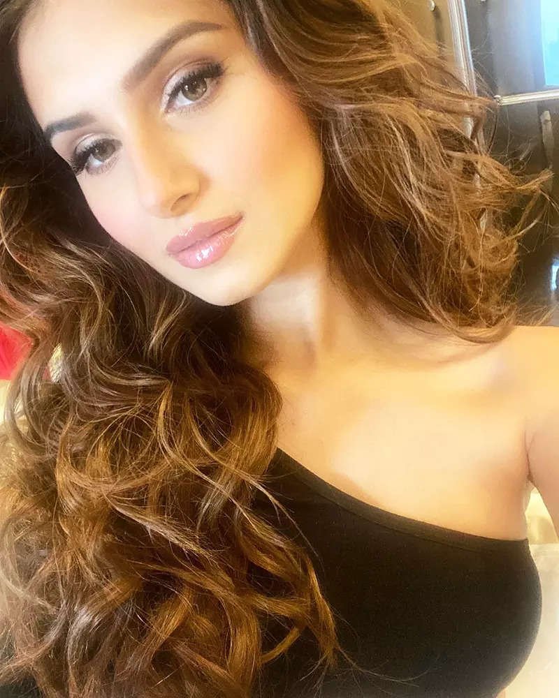 These dreamy pictures of Tara Sutaria in a shimmery black top prove she is surely a selfie queen