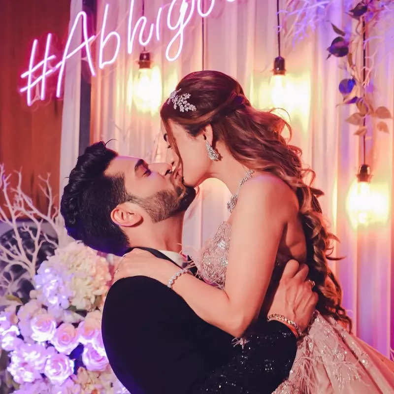 Inside pictures from Yeh Hai Mohabbatein actor Abhishek Malik and his girlfriend Suhani Chaudhary's wedding ceremony