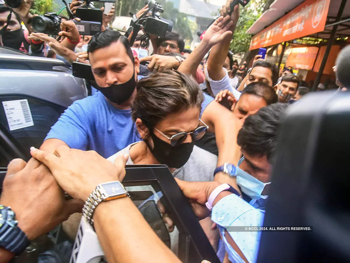 Pictures of Shah Rukh Khan go viral as he arrives to meet son Aryan Khan at Mumbai Jail