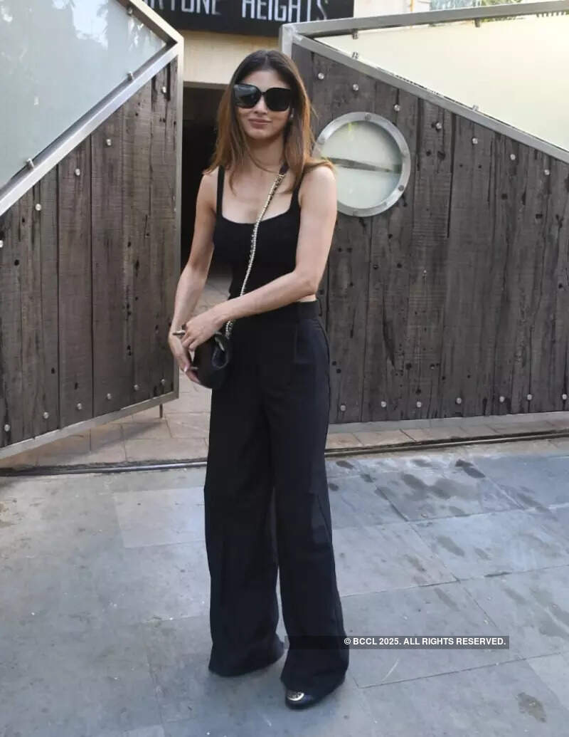 #ETimesSnapped: From Kriti Sanon to Mouni Roy, paparazzi pictures of your favourite celebs