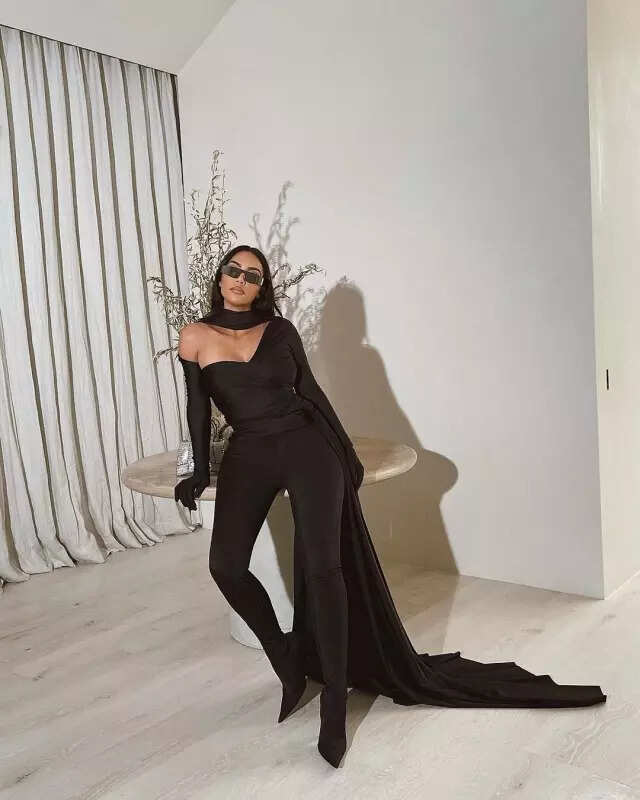 Kim Kardashian captivates fans with her alluring pictures