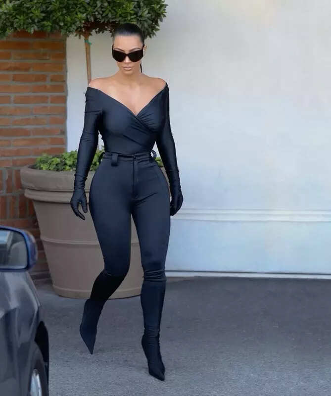 Kim Kardashian captivates fans with her alluring pictures