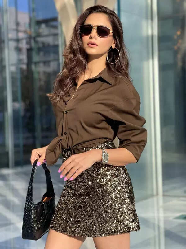 <BR> sets the temperature soaring with these pictures!