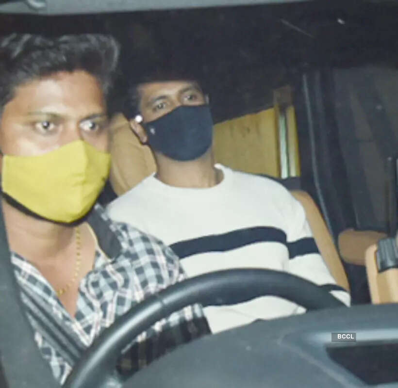 #ETimesSnapped: From Katrina-Vicky to Sunny Leone, paparazzi pictures of your favourite celebs