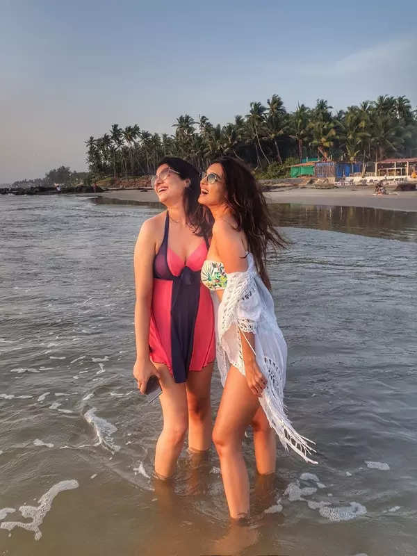 Jamai Raja actress Shiny Doshi's vacation pictures go viral