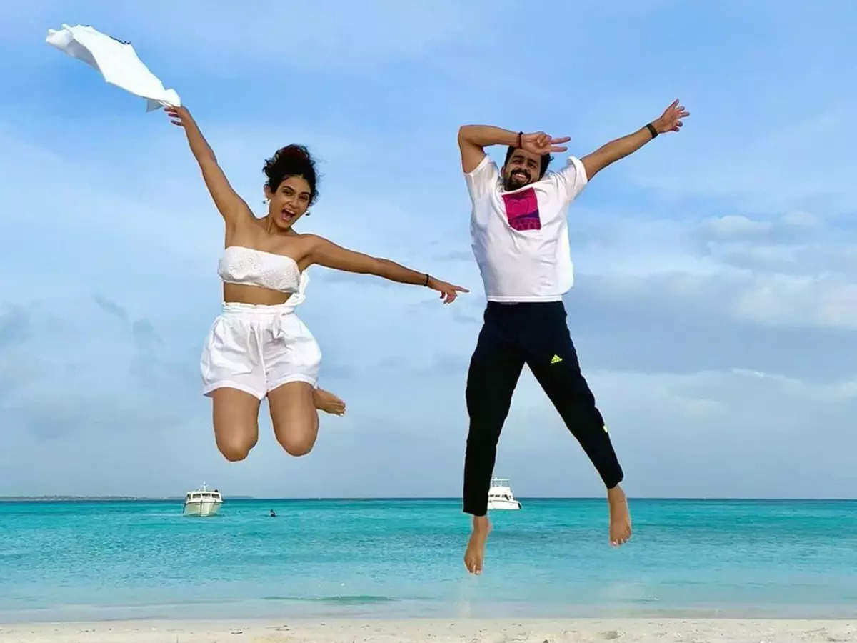 Aakanksha Singh gives us major travel goals as she holidays in Maldives