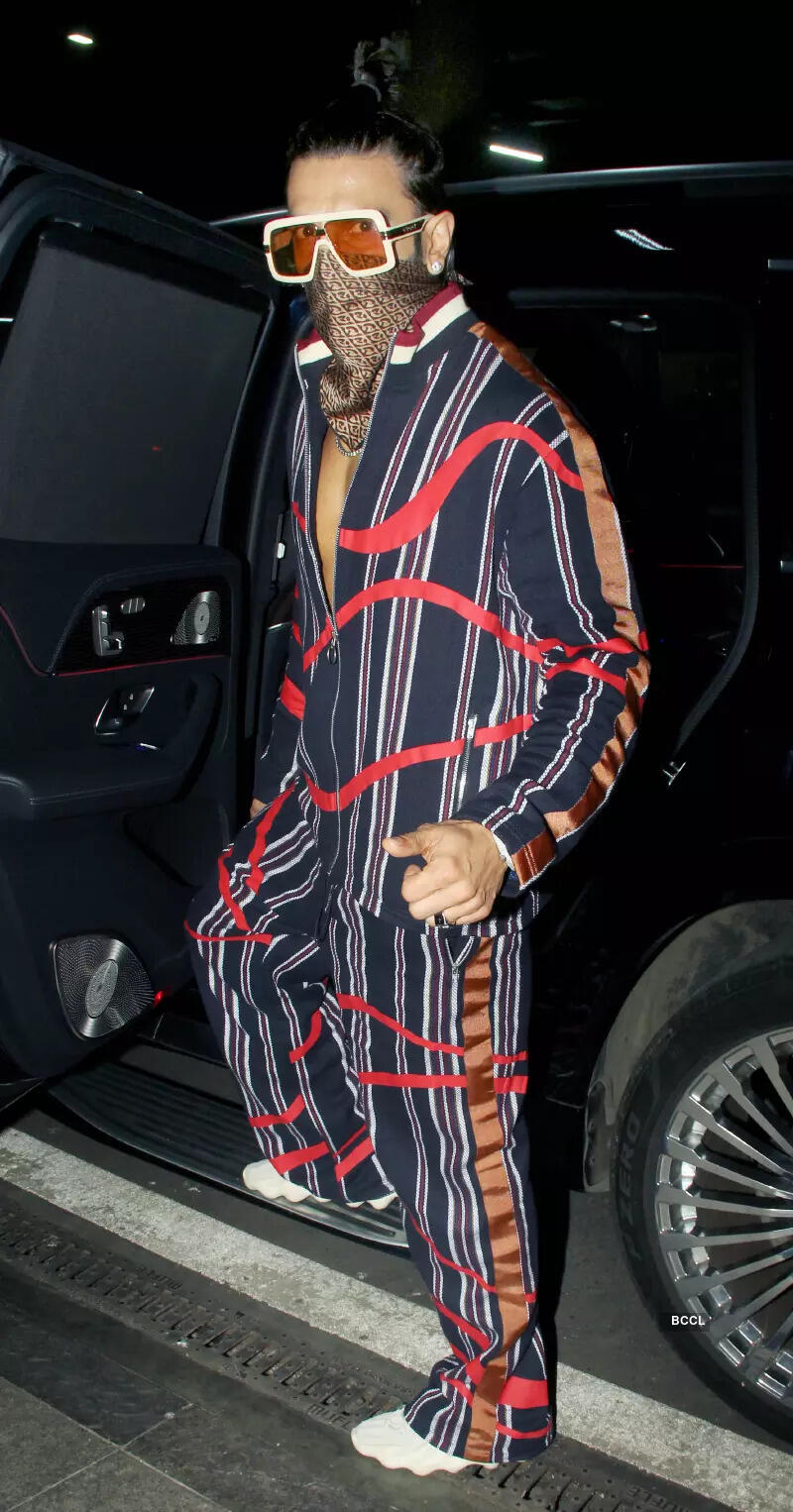 #ETimesSnapped: From Ranveer Singh to Janhvi Kapoor, paparazzi pictures of your favourite celebs