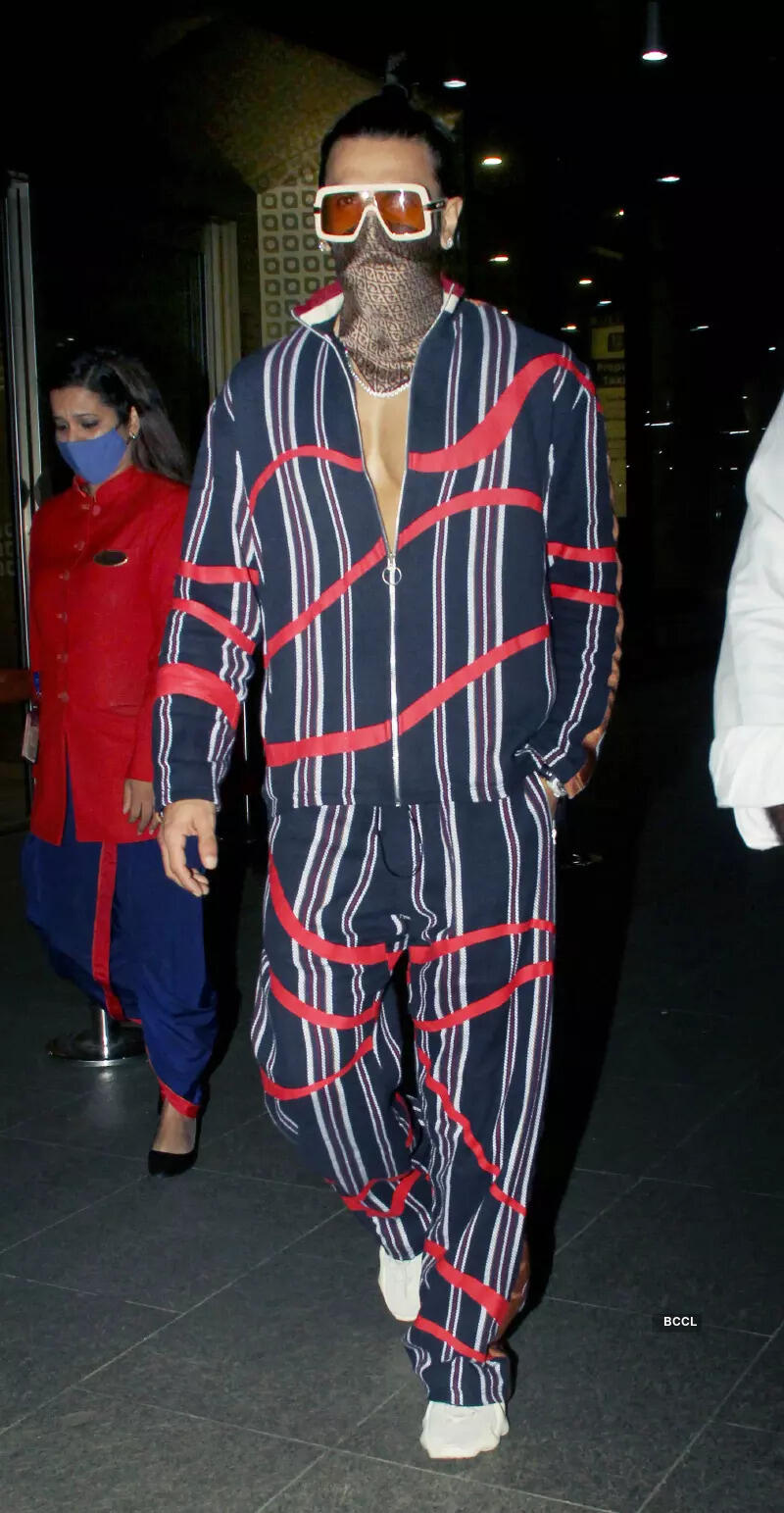 #ETimesSnapped: From Ranveer Singh to Janhvi Kapoor, paparazzi pictures of your favourite celebs