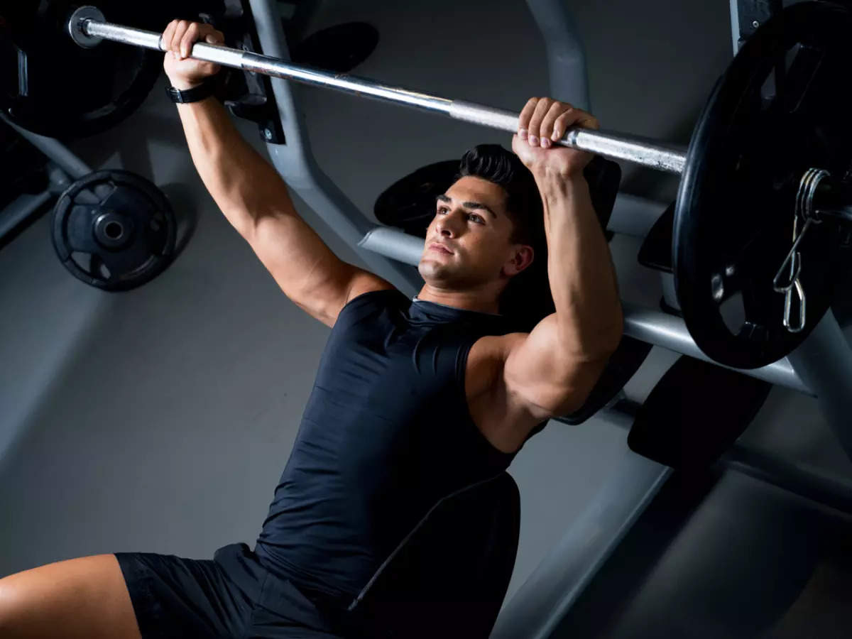 Mistakes men make while lifting weights: How to correctly do