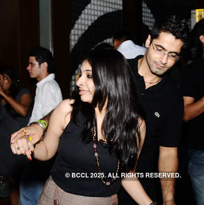 Dj Neil Armstrong performs @ F-Bar