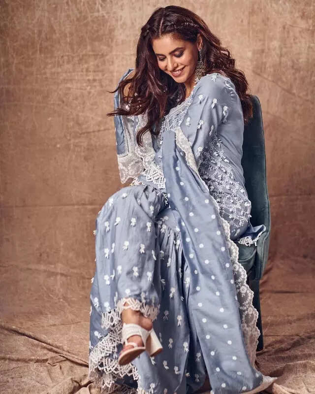 <BR> sets the temperature soaring with these pictures!