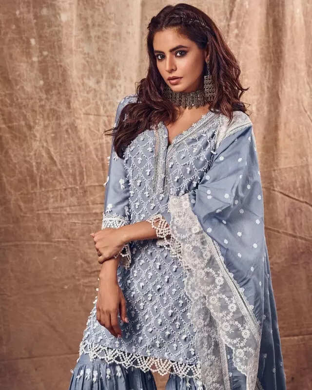 <BR> sets the temperature soaring with these pictures!