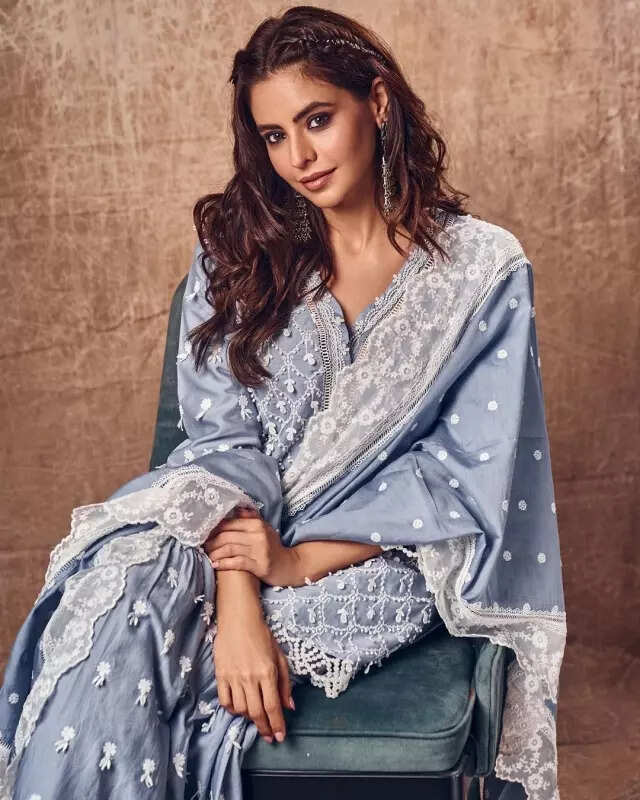 <BR> sets the temperature soaring with these pictures!