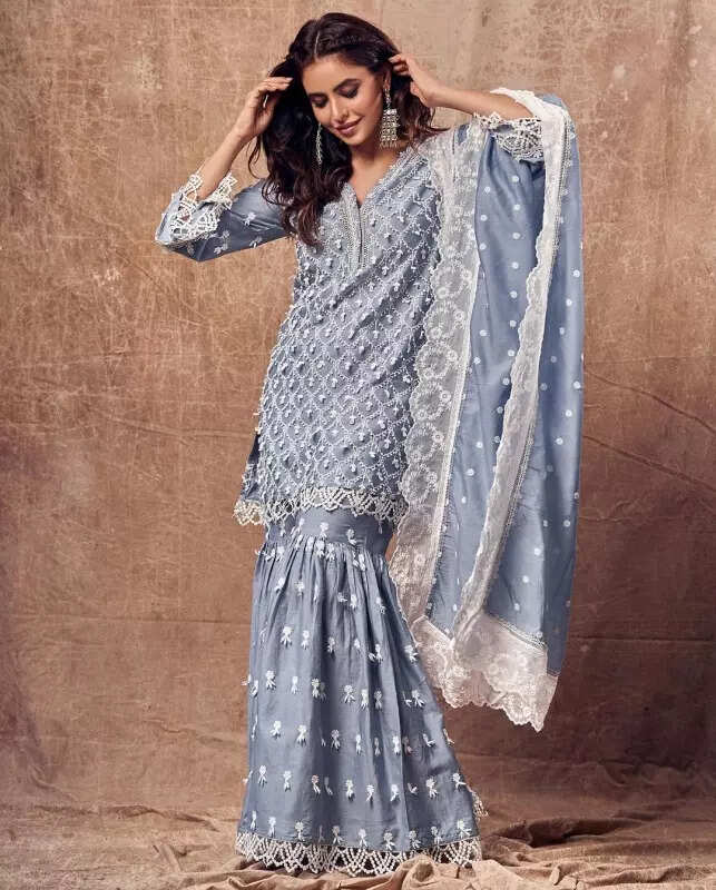 <BR> sets the temperature soaring with these pictures!