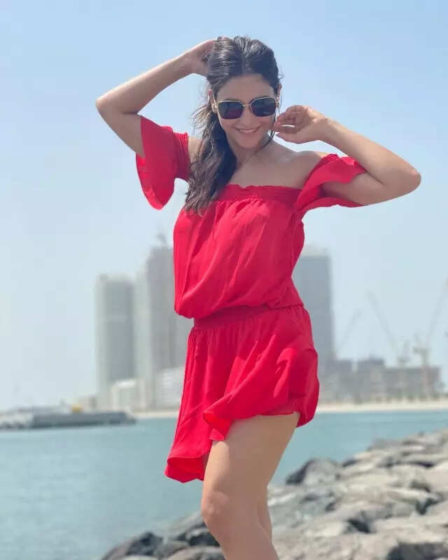 <BR> sets the temperature soaring with these pictures!