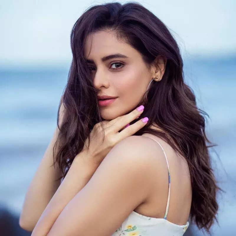 <BR> sets the temperature soaring with these pictures!