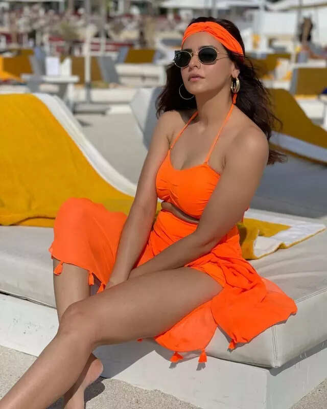 <BR> sets the temperature soaring with these pictures!