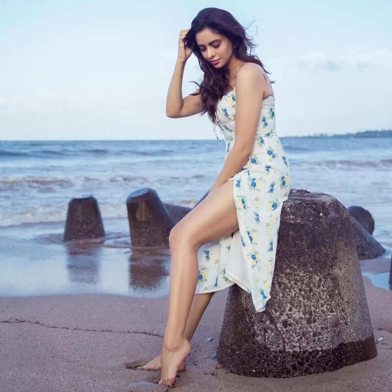 <BR> sets the temperature soaring with these pictures!