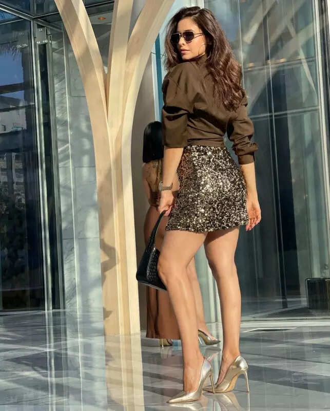 <BR> sets the temperature soaring with these pictures!