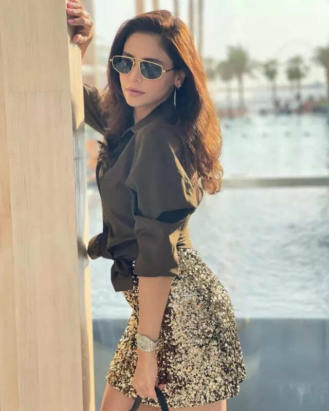 <BR> sets the temperature soaring with these pictures!