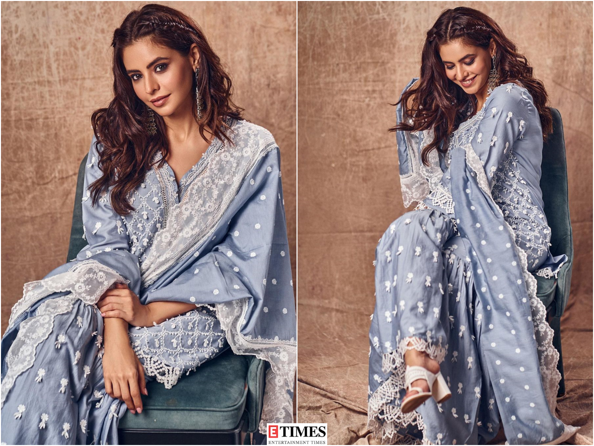 <BR> sets the temperature soaring with these pictures!