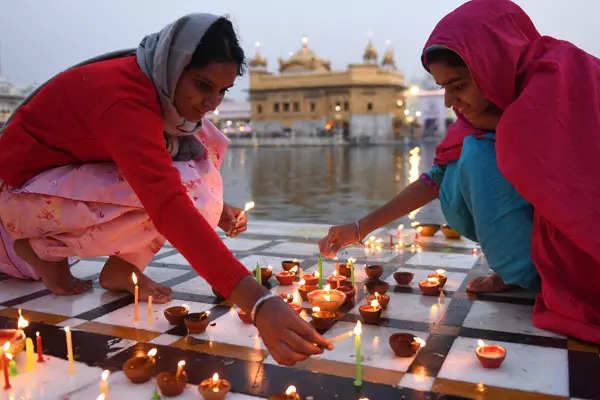Devotees throng Golden Temple on Bandi Chhor Divas and Diwali