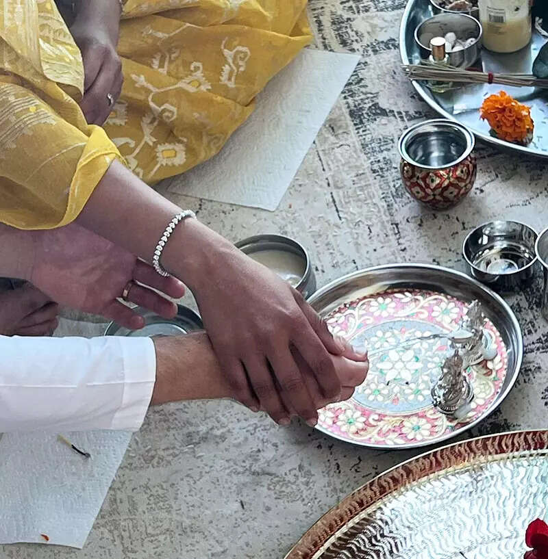 These splendid pictures of Priyanka Chopra performing Diwali puja with Nick Jonas you just can&rsquo;t give a miss!
