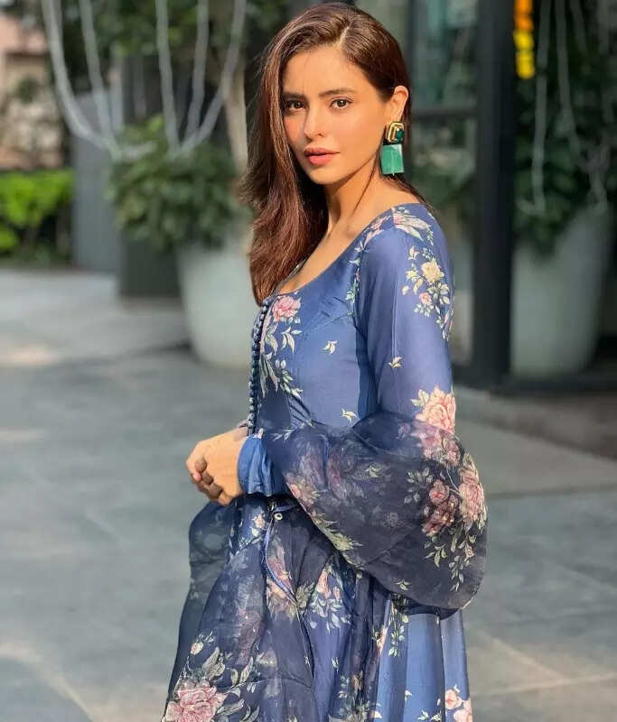 <BR> sets the temperature soaring with these pictures!