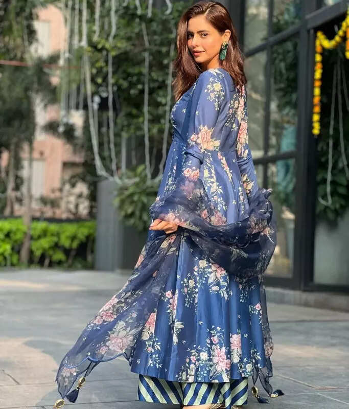 <BR> sets the temperature soaring with these pictures!